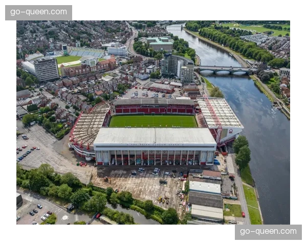 复盘诺丁汉森林的“数据驱动”引援策略:成功案例与潜在风险 复盘诺丁汉森林的“数据驱动”引援策略:成功案例与潜在风险