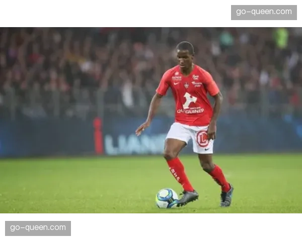 雷恩主场引入AI生成多语言解说，非英语区收视增长显著