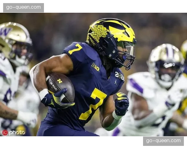 特写：美国大学体育协会（NCAA）锦标赛女子4x200自接力决赛，观众席爆满